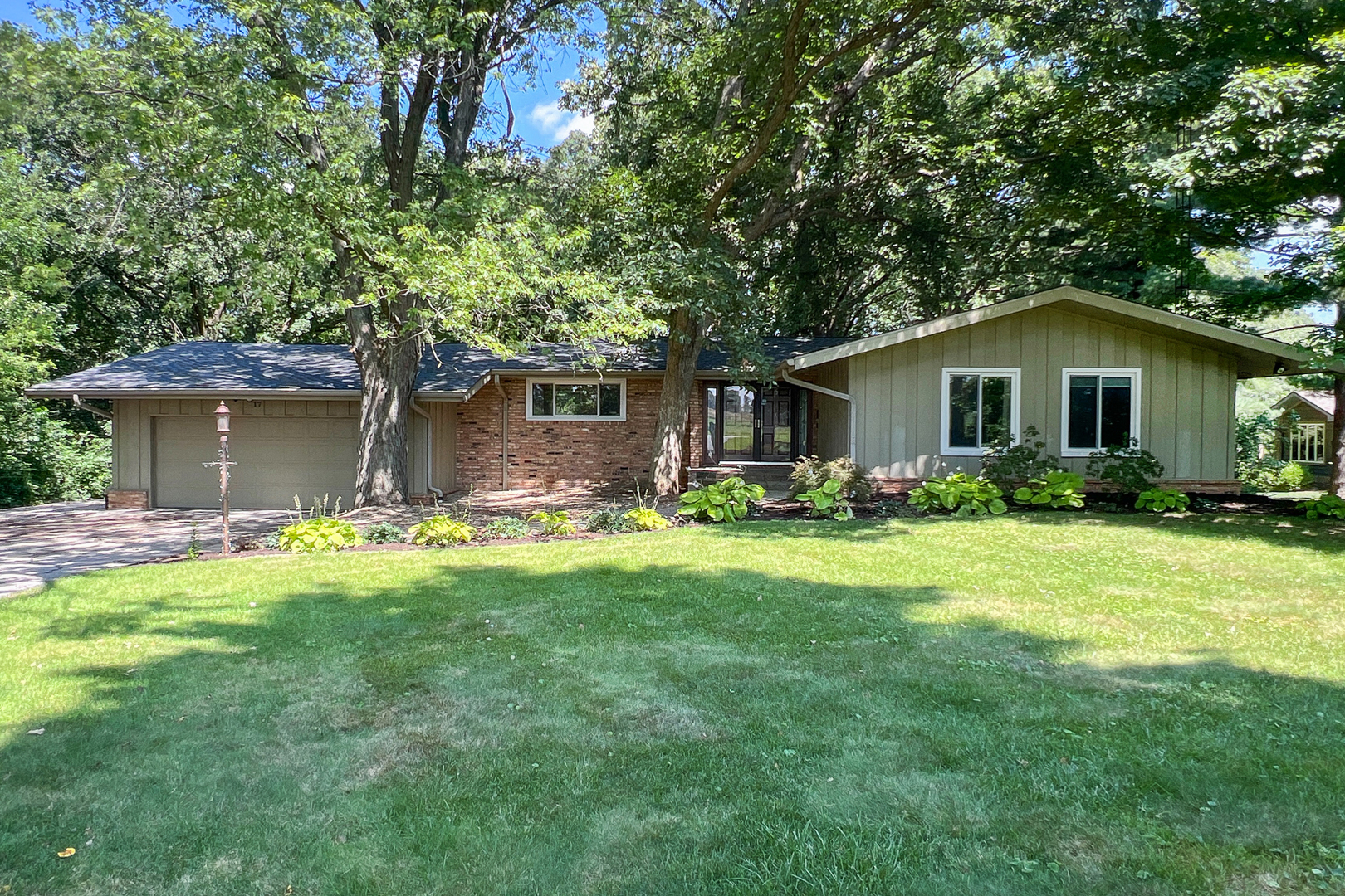 17 Timberlake Road, Bloomington, IL 61704