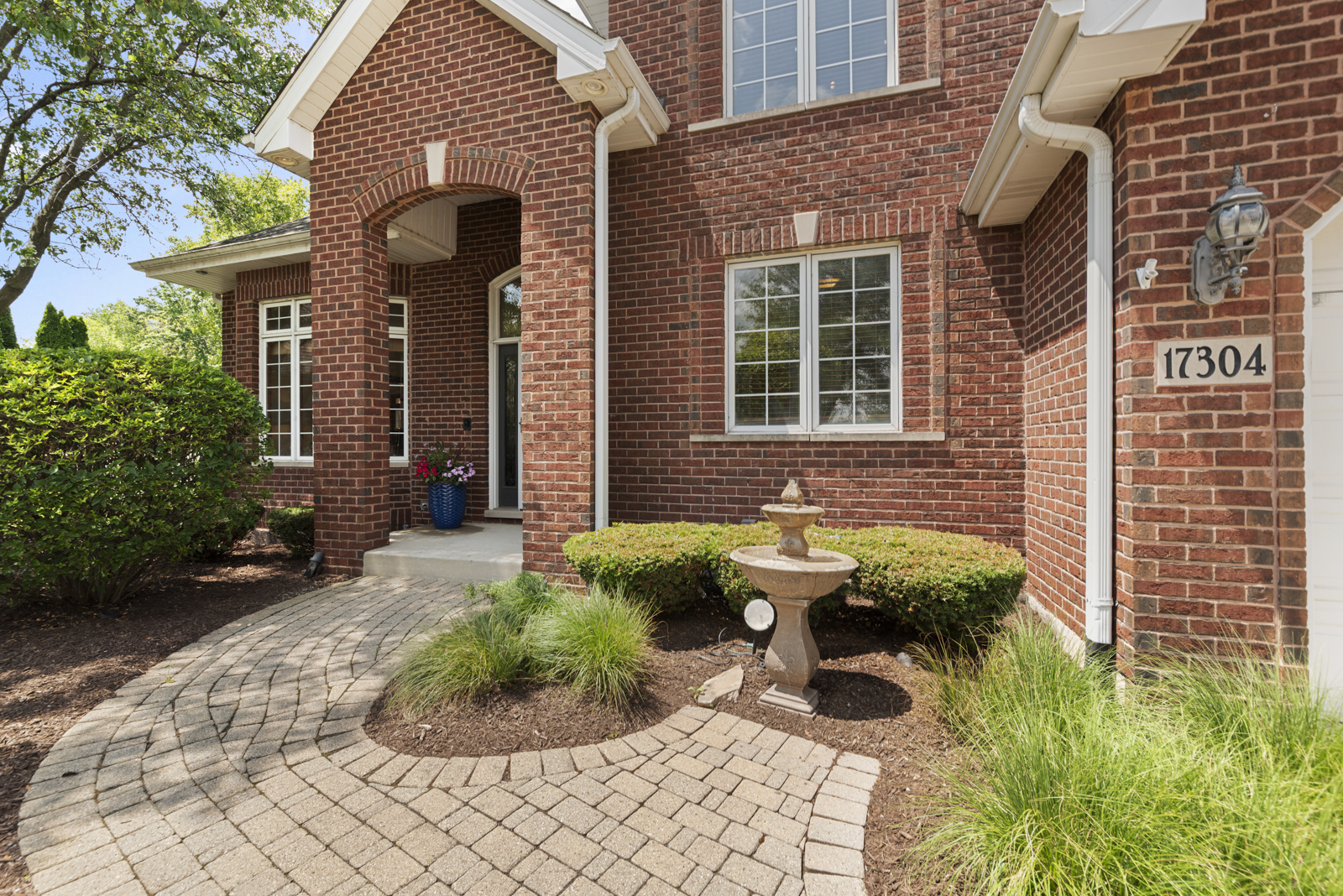 17304 Buck Drive, Orland Park, IL 60467