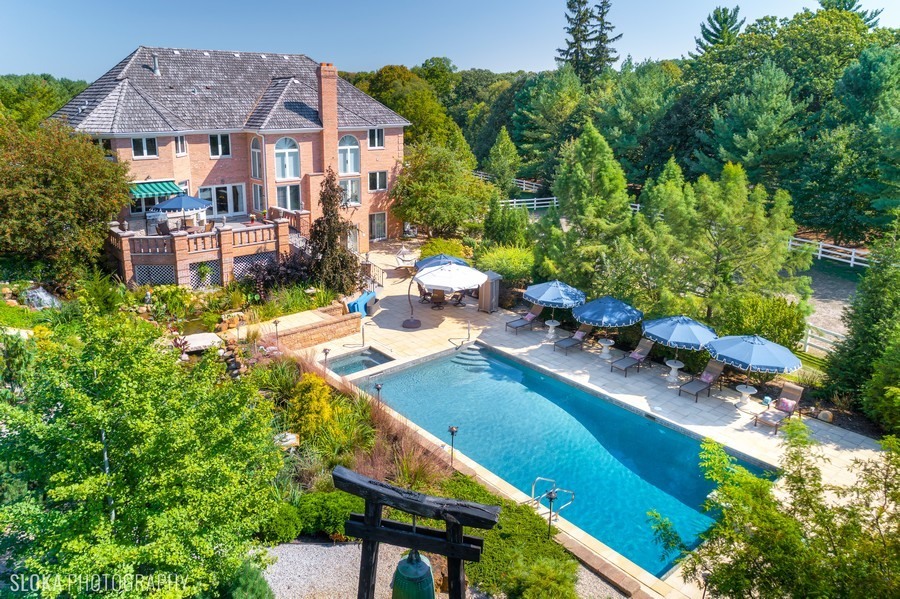 11 Moate Lane, Barrington Hills, IL 60010