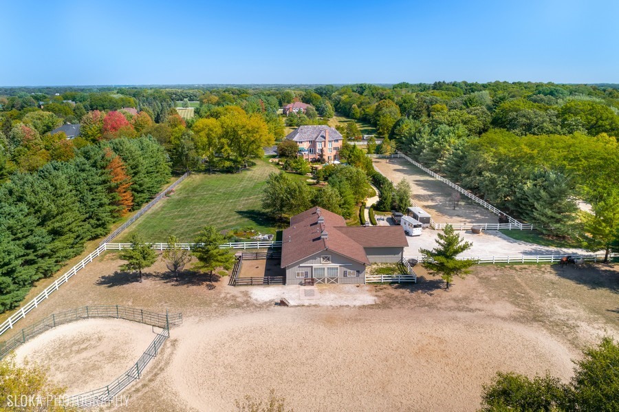 11 Moate Lane, Barrington Hills, IL 60010