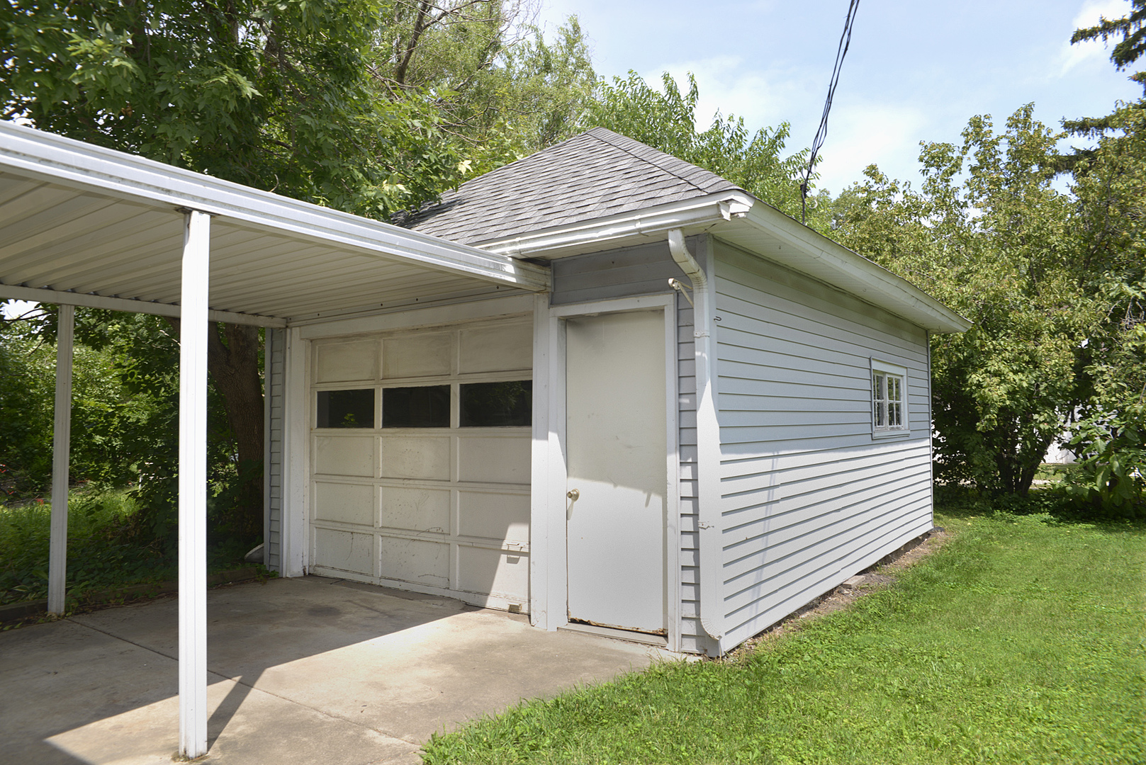 2721 6th Street, Peru, IL 61354