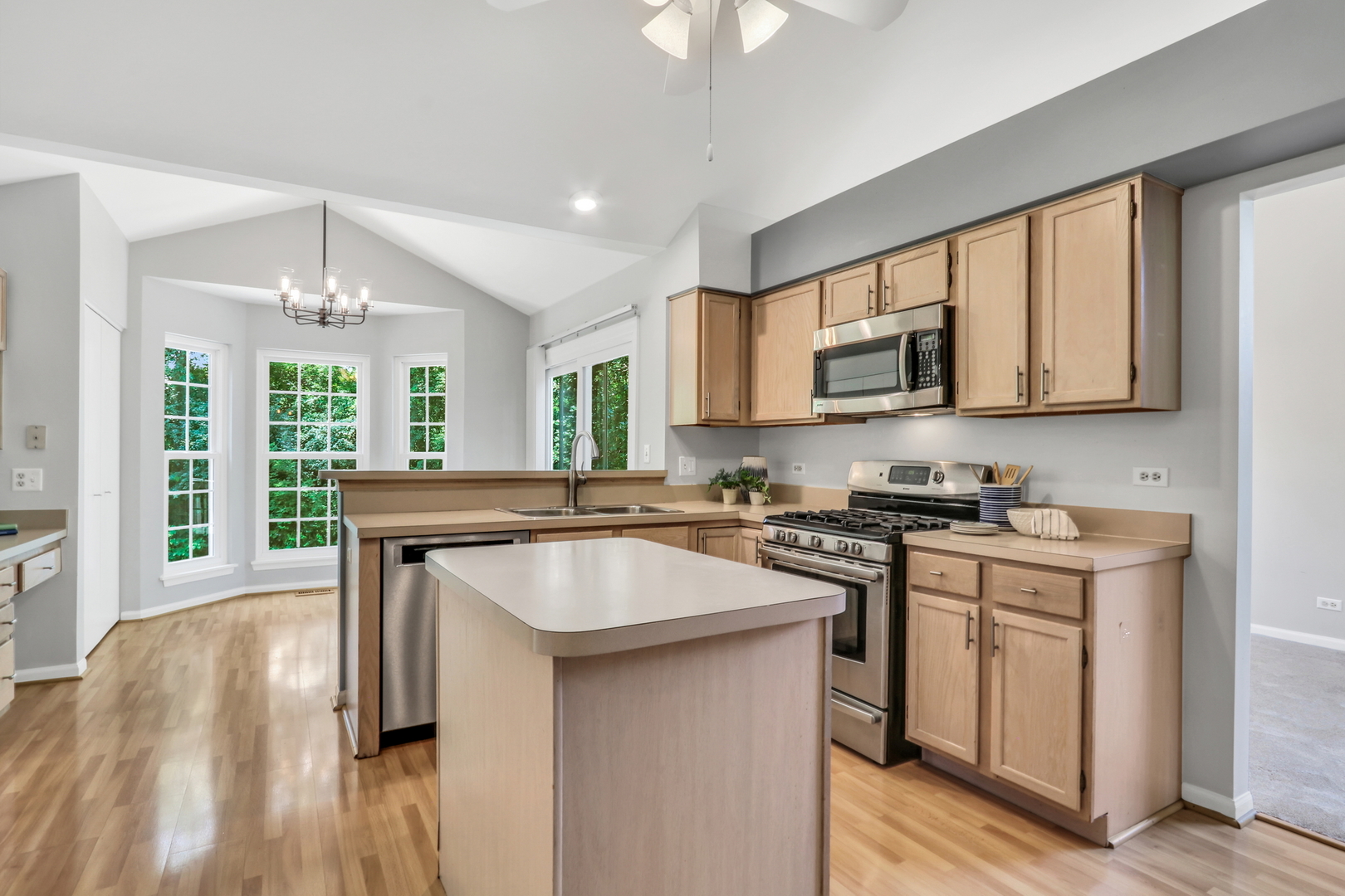 716 Darnell Lane, Gurnee, IL 60031