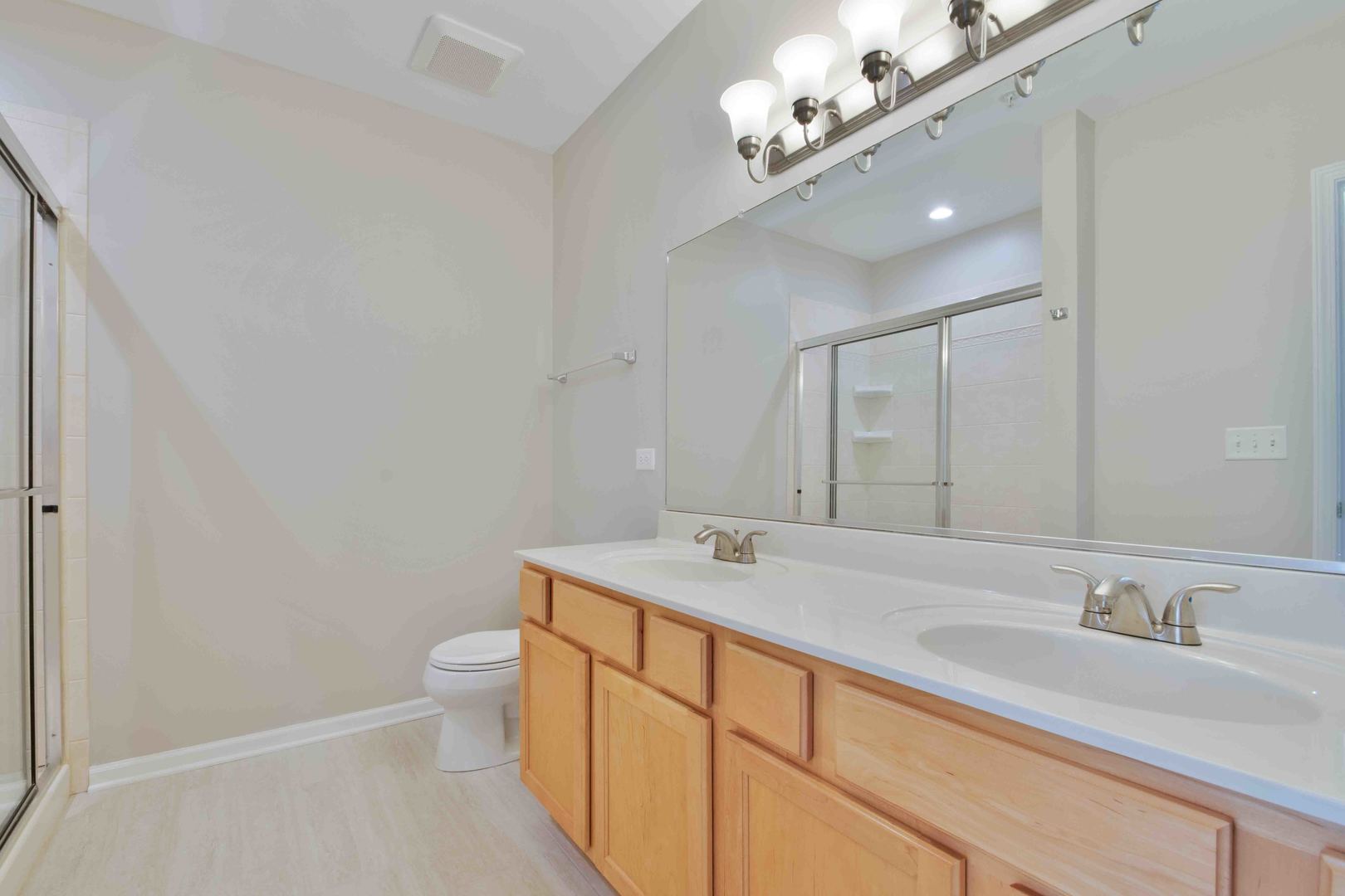 14 S Prospect Street #211, Roselle, IL 60172