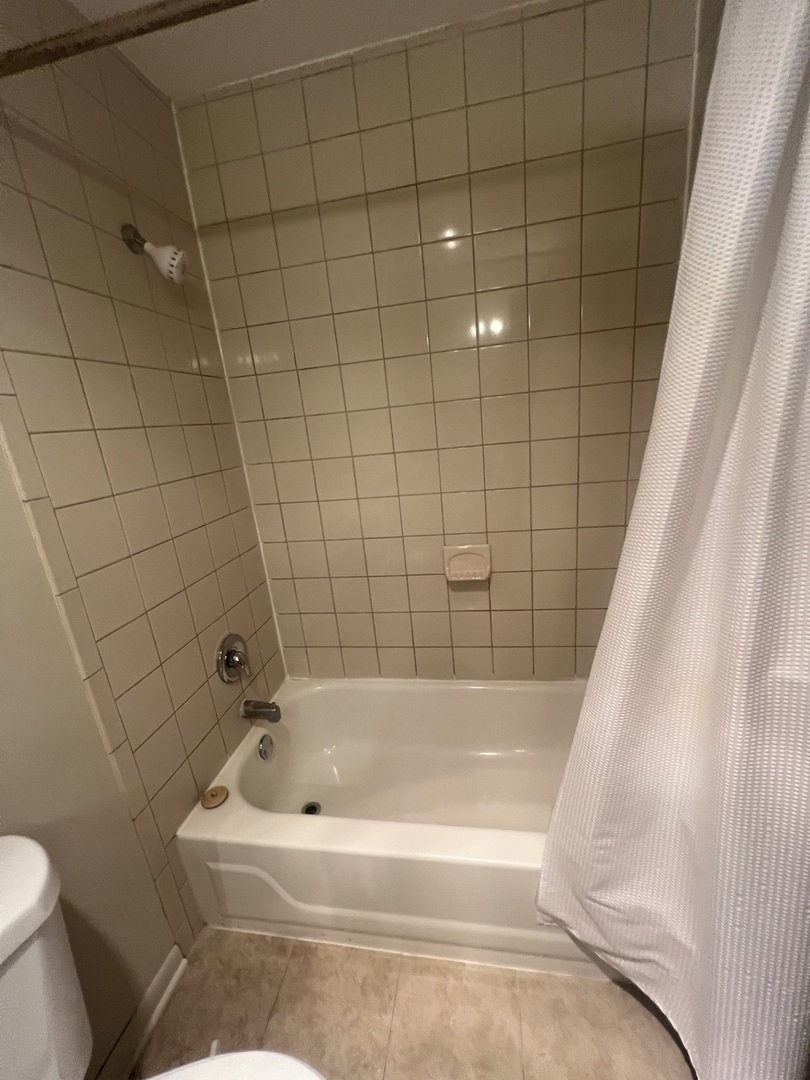 584 Williamsburg Court #C2, Wheeling, IL 60090