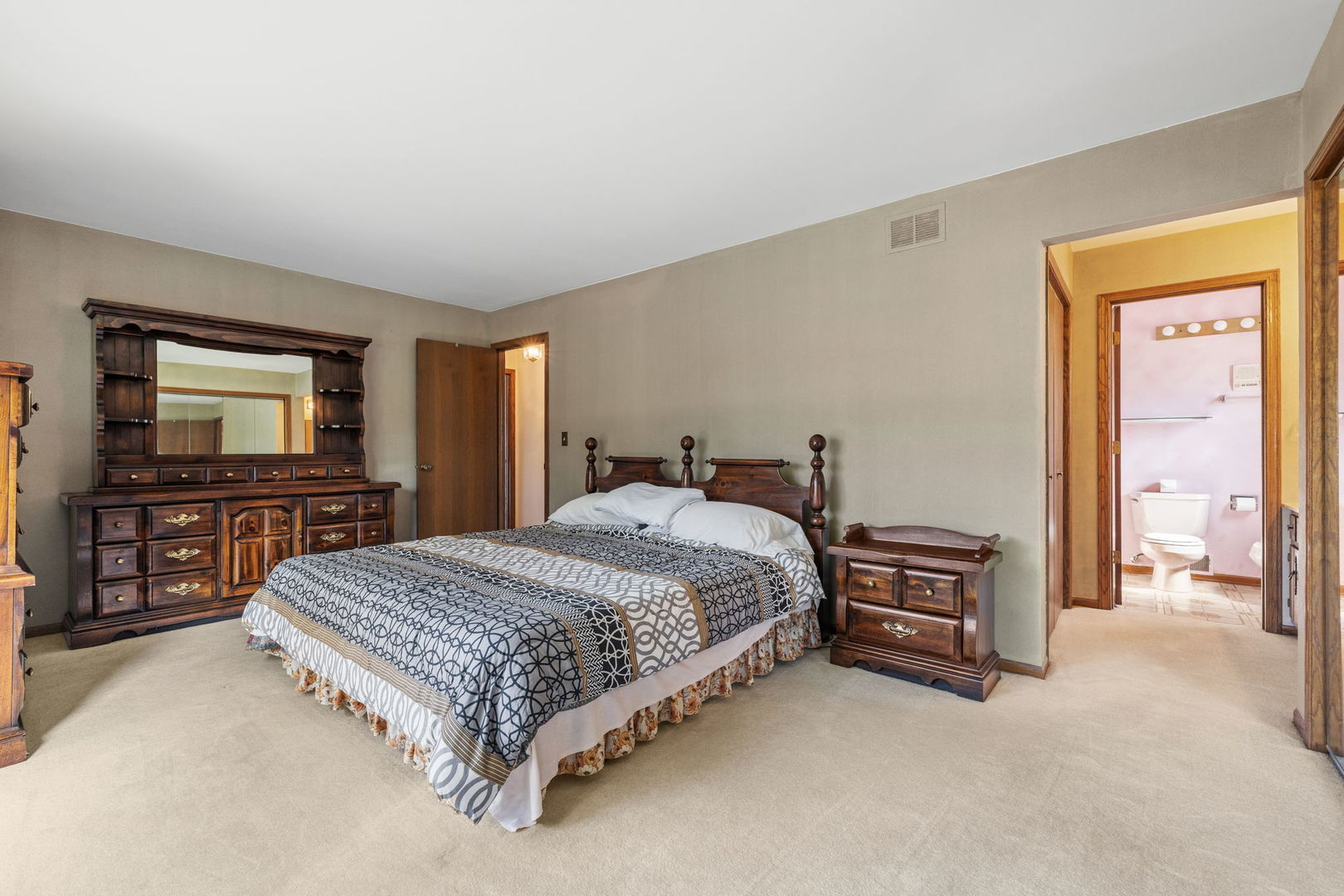 8459 Edelweiss Drive, Palos Park, IL 60464