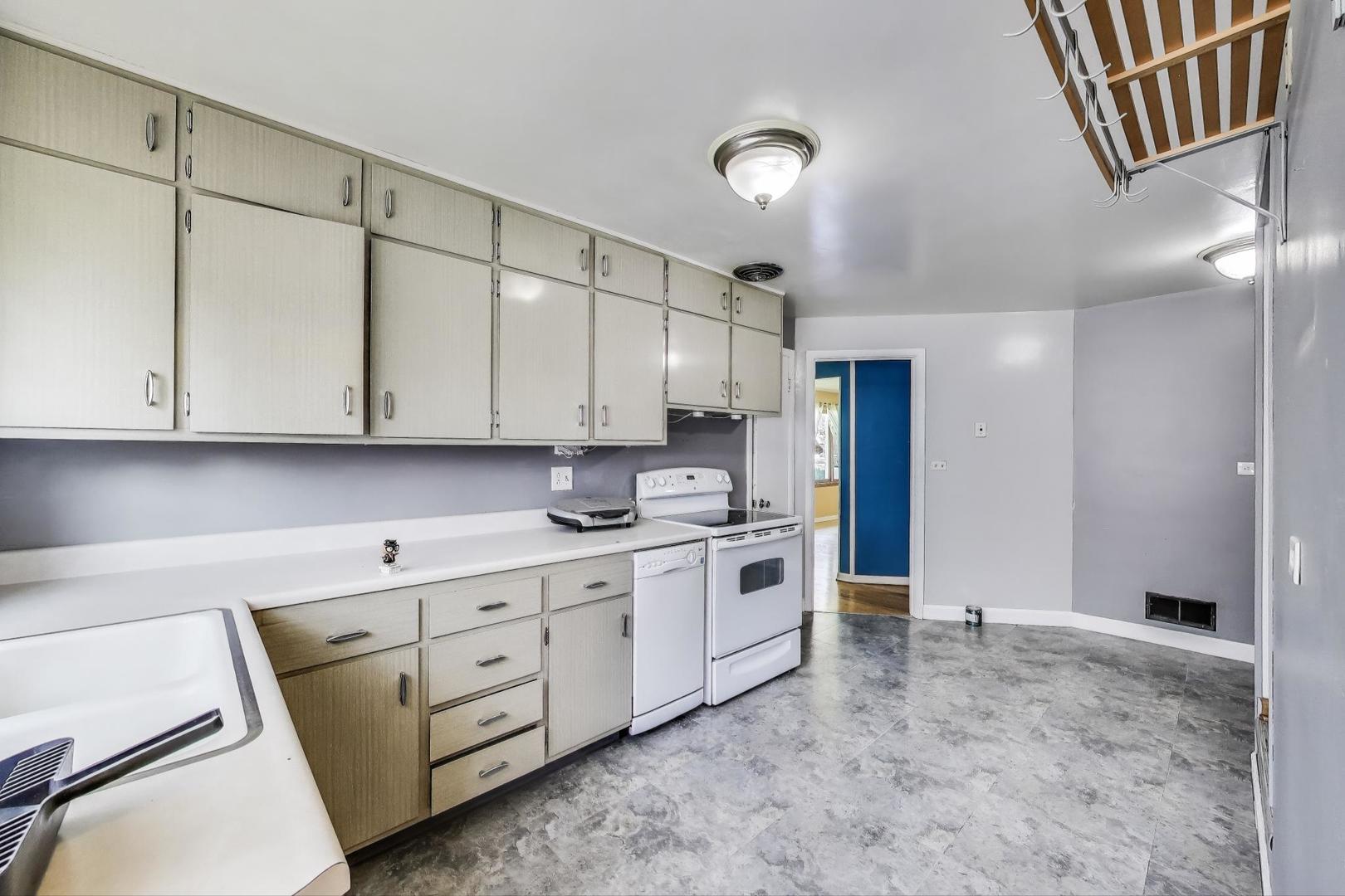 2113 Walnut Street, Waukegan, IL 60087