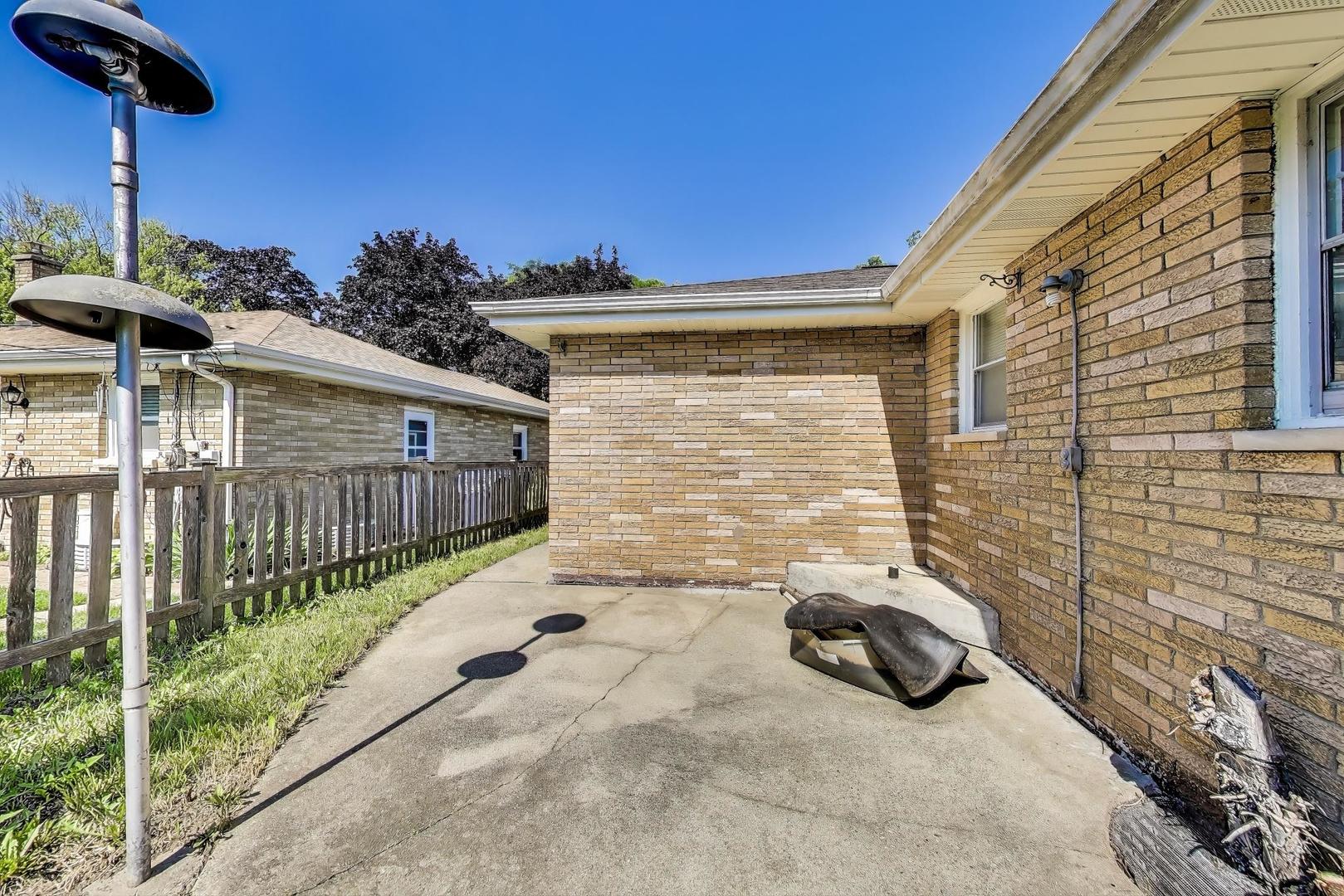 2113 Walnut Street, Waukegan, IL 60087