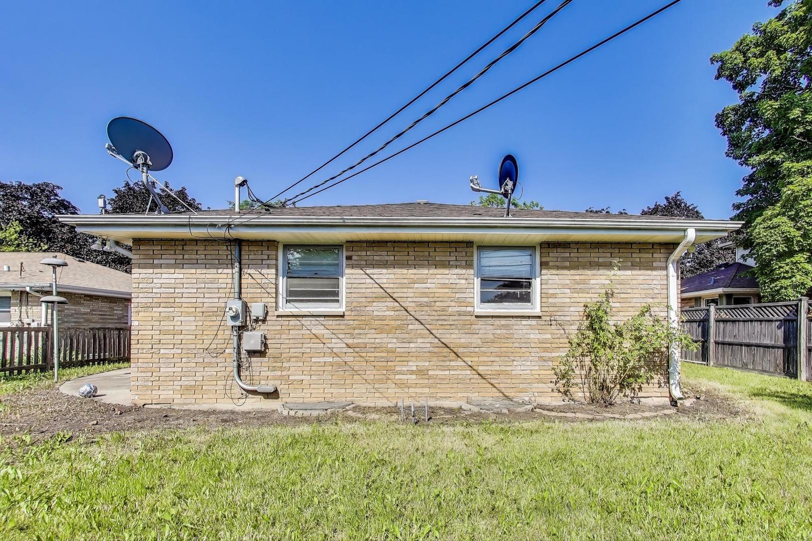 2113 Walnut Street, Waukegan, IL 60087