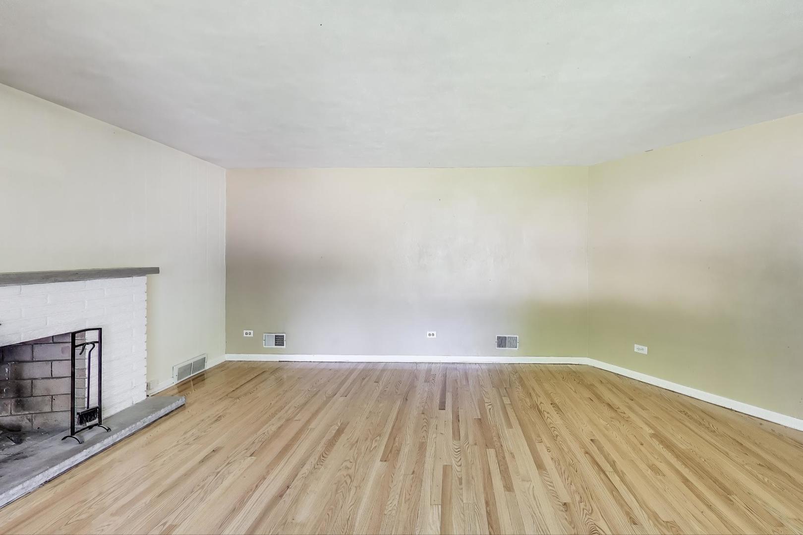 2113 Walnut Street, Waukegan, IL 60087