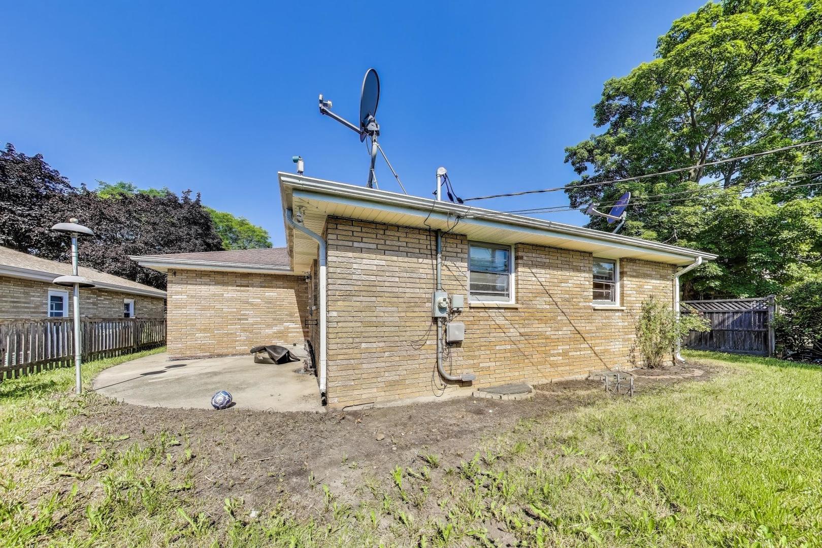 2113 Walnut Street, Waukegan, IL 60087