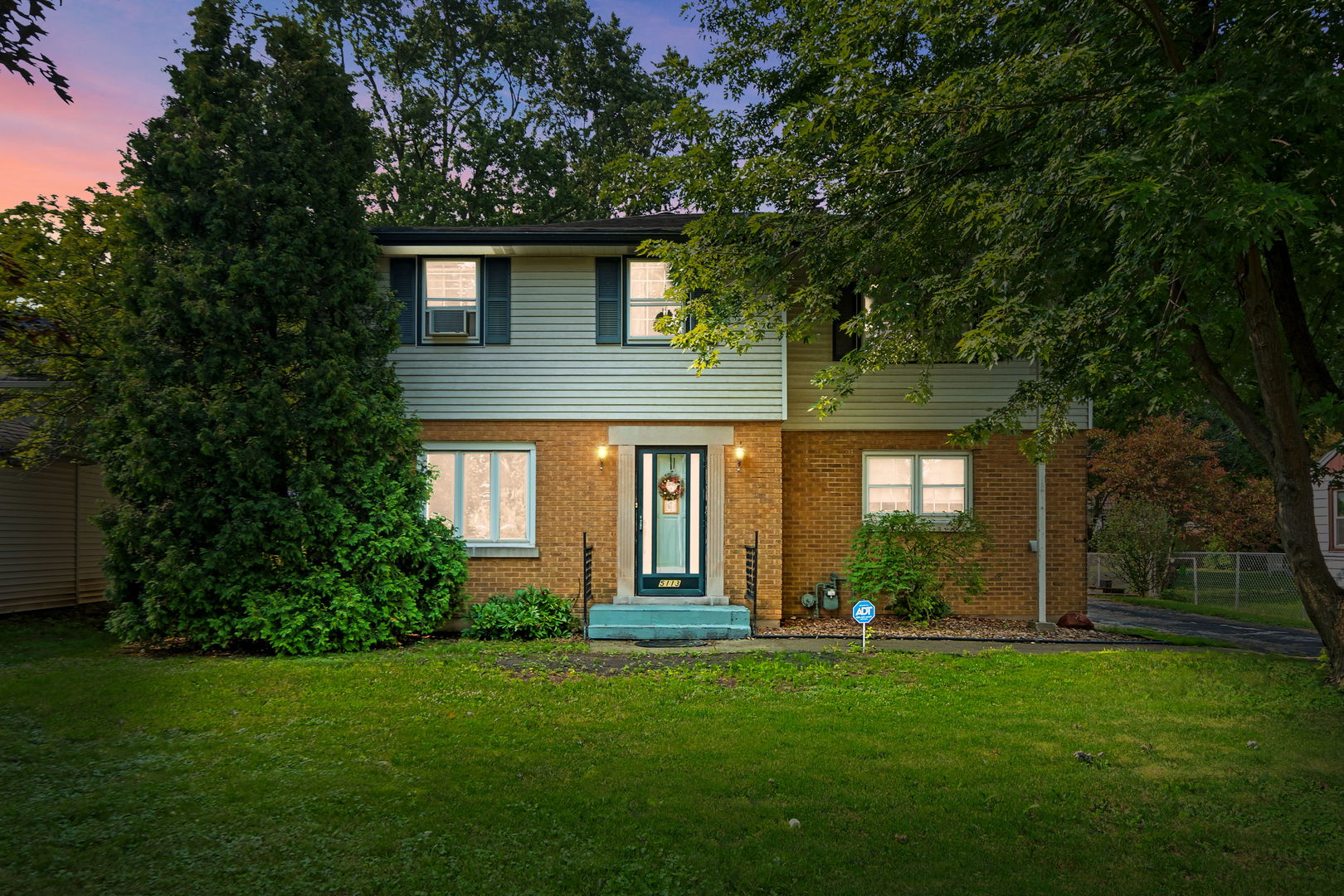 5113 W 79th Place, Burbank, IL 60459