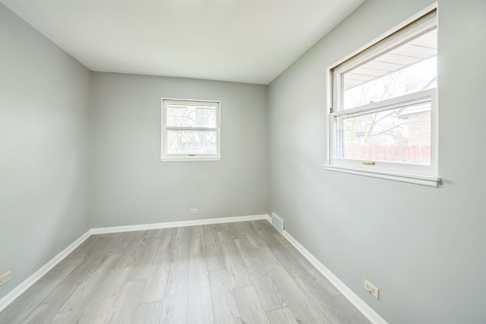 2010 W Monroe Street, Waukegan, IL 60085