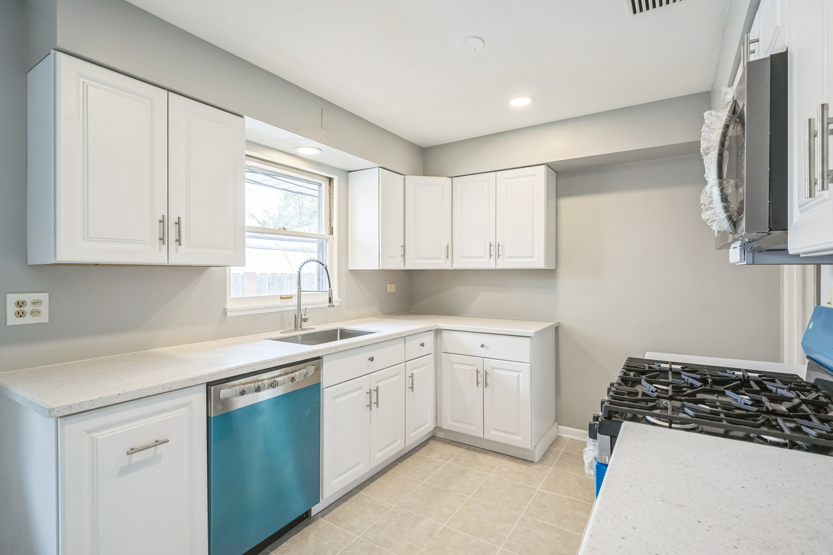 2010 W Monroe Street, Waukegan, IL 60085