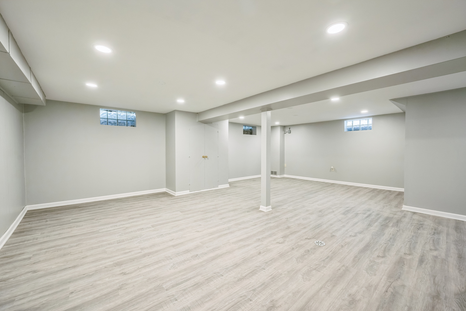 2010 W Monroe Street, Waukegan, IL 60085