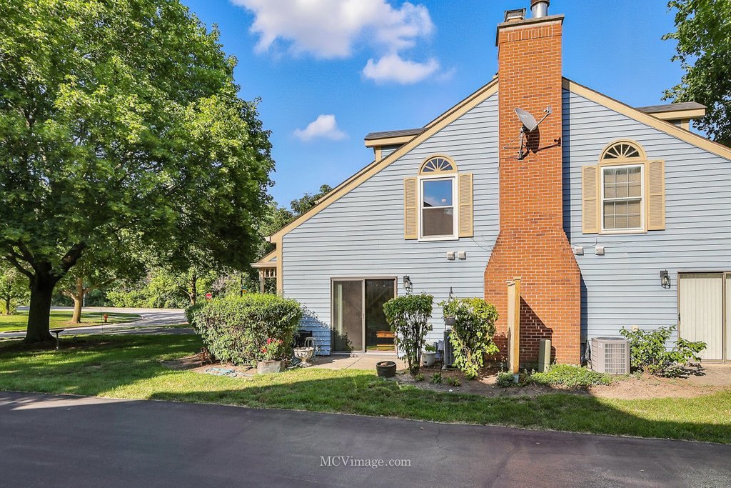 1404 Queensgreen Circle #1404, Naperville, IL 60563
