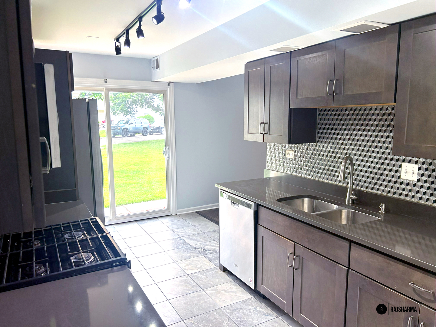 1212 Thyne Court #29C, Wheeling, IL 60090