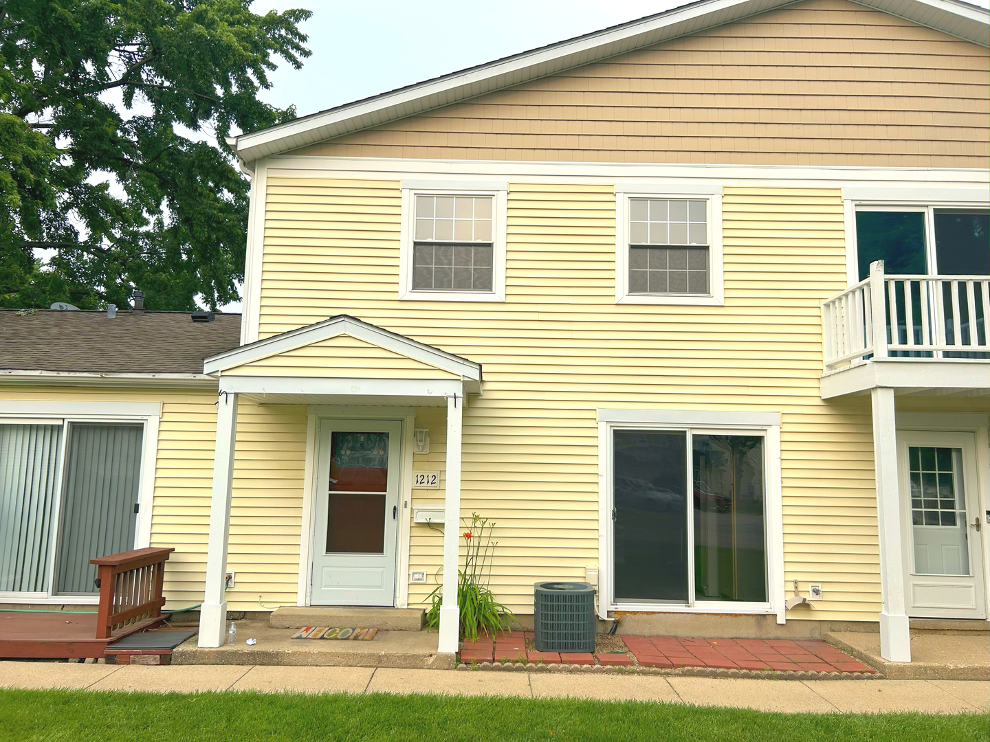 1212 Thyne Court #29C, Wheeling, IL 60090