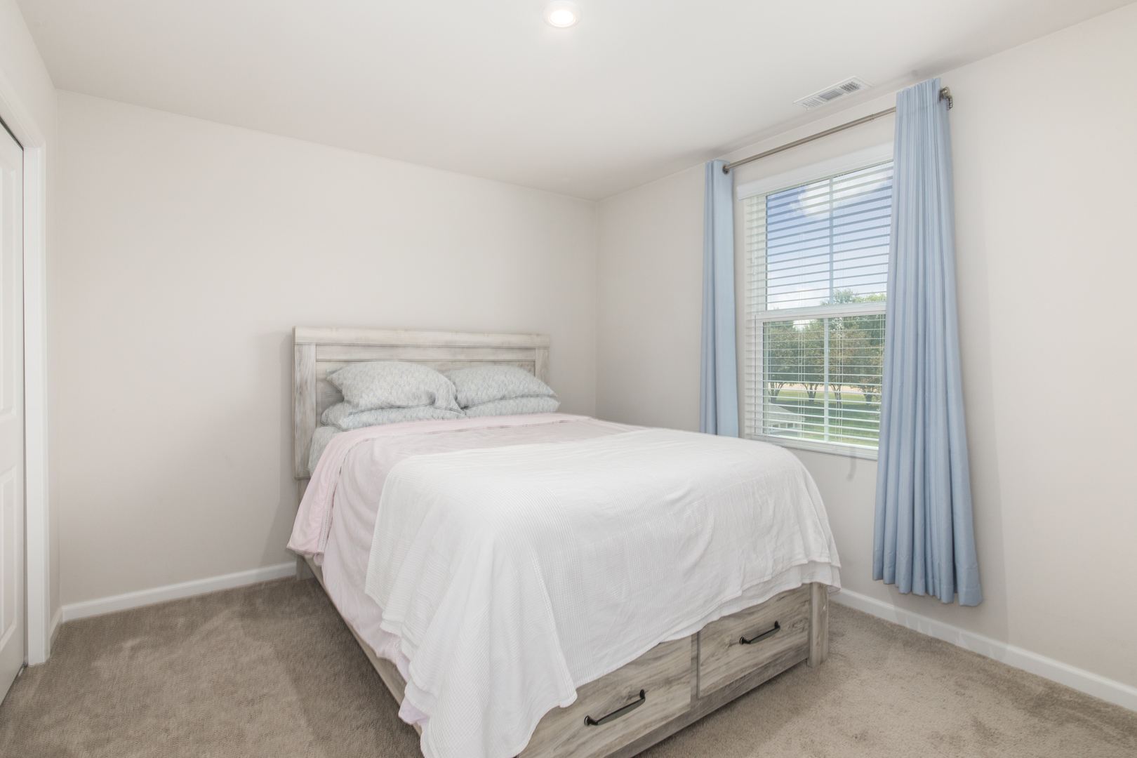 411 E Meadowdale Circle, Hampshire, IL 60140