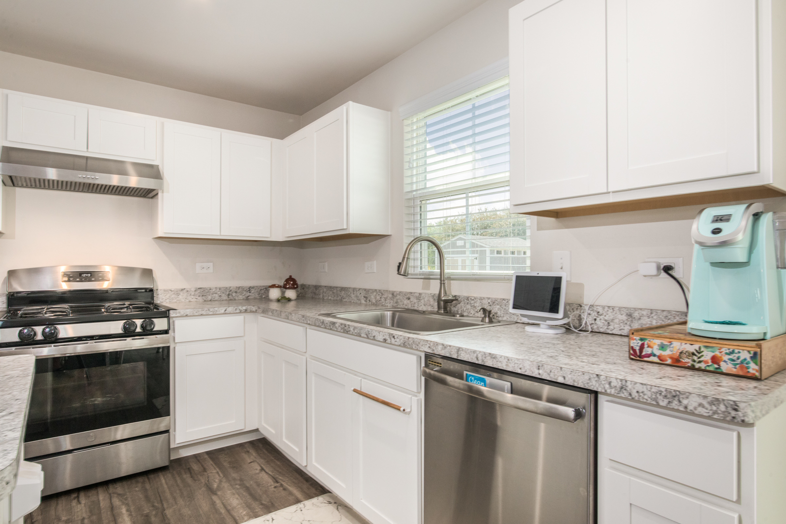 411 E Meadowdale Circle, Hampshire, IL 60140