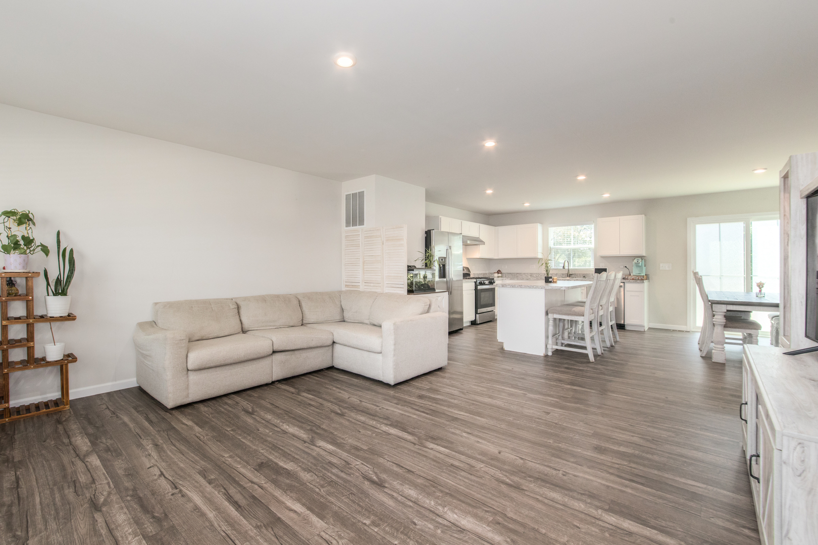 411 E Meadowdale Circle, Hampshire, IL 60140