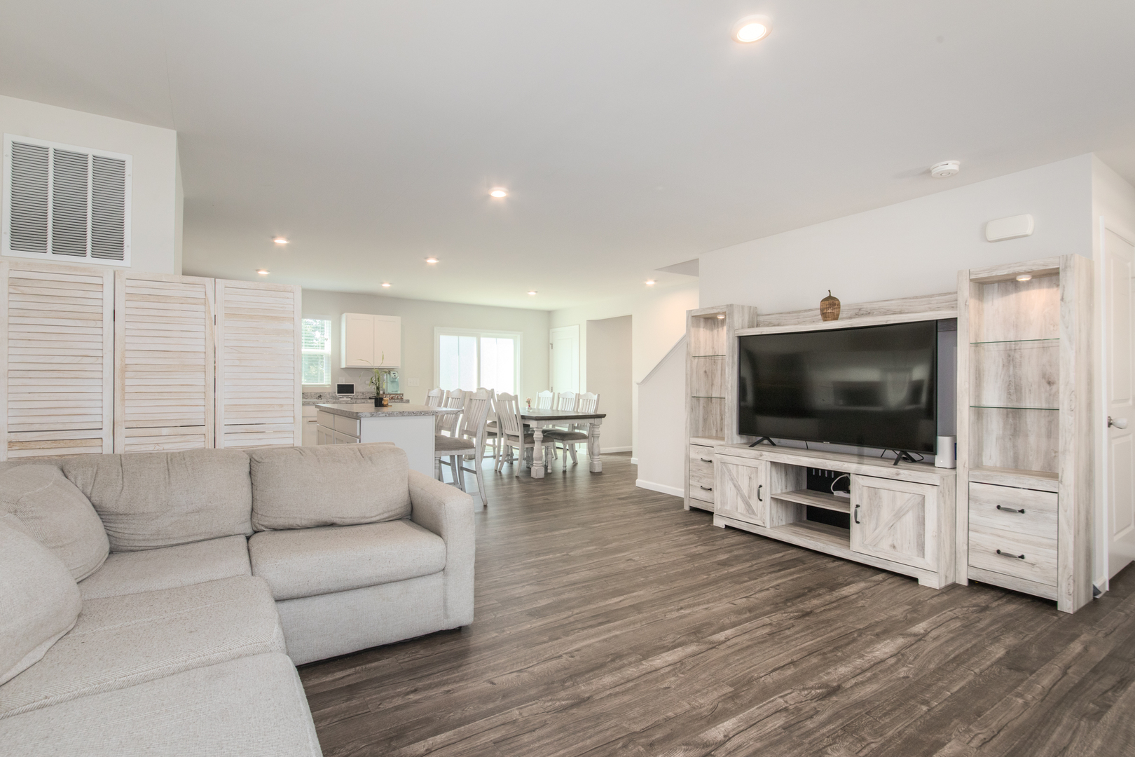 411 E Meadowdale Circle, Hampshire, IL 60140