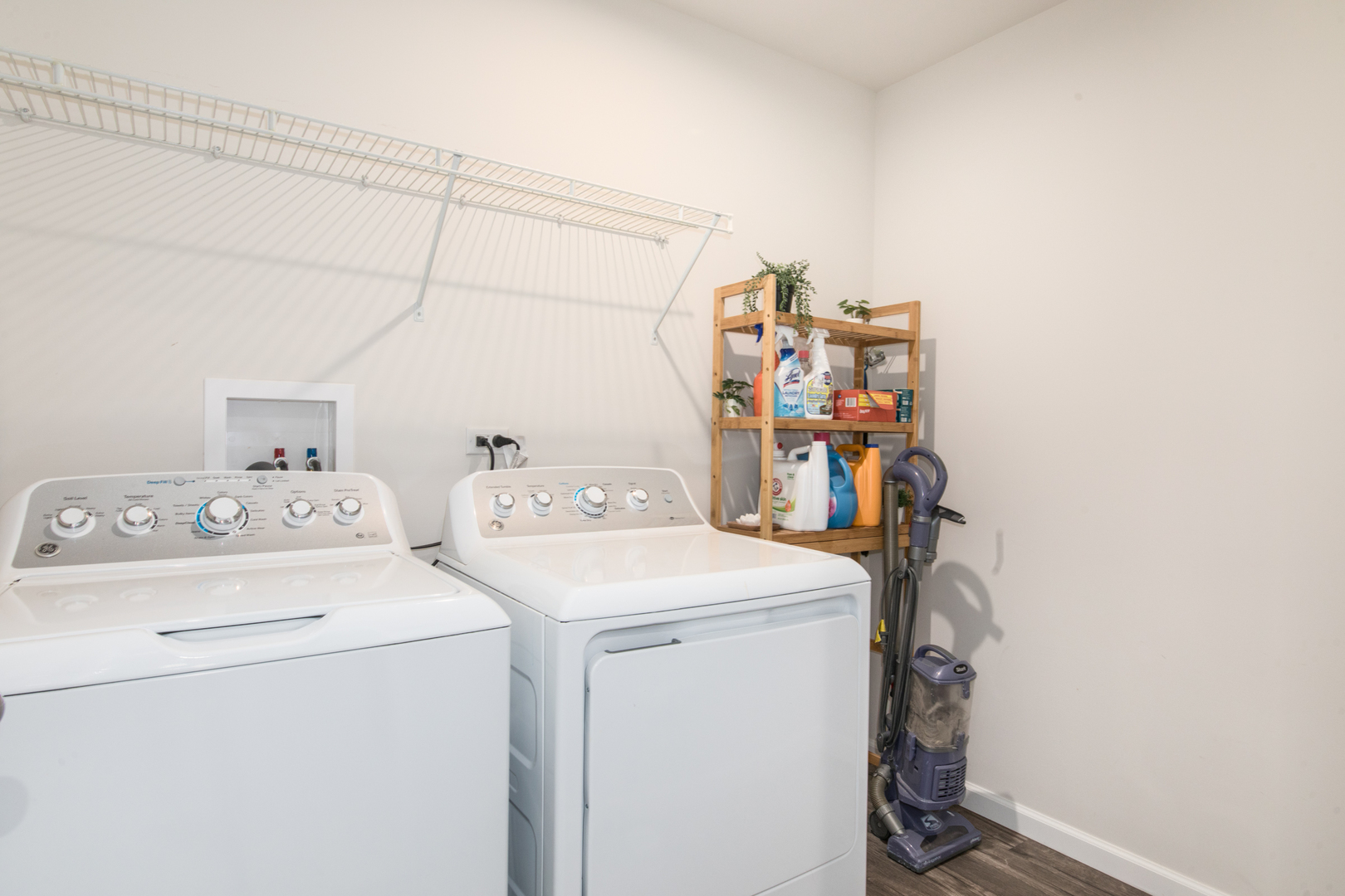 411 E Meadowdale Circle, Hampshire, IL 60140