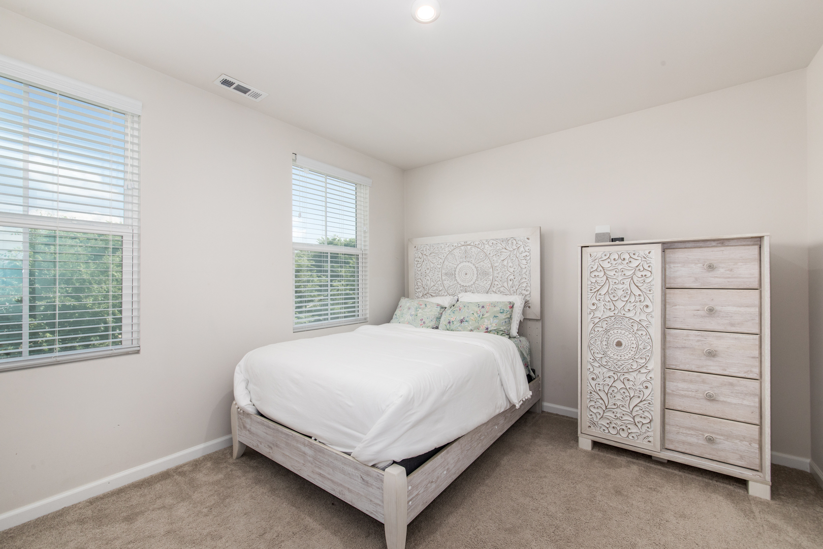 411 E Meadowdale Circle, Hampshire, IL 60140