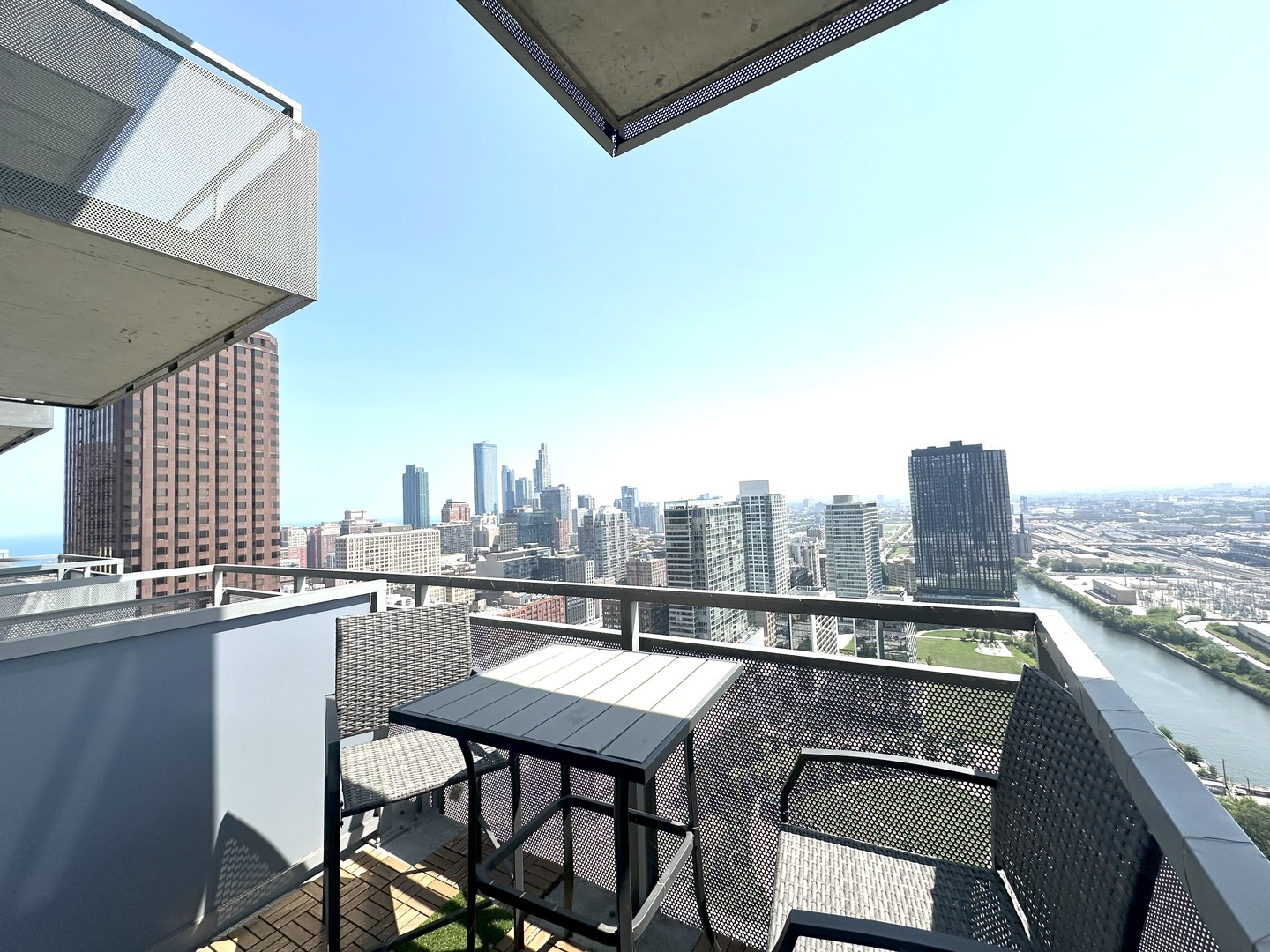 Chicago, IL 60607