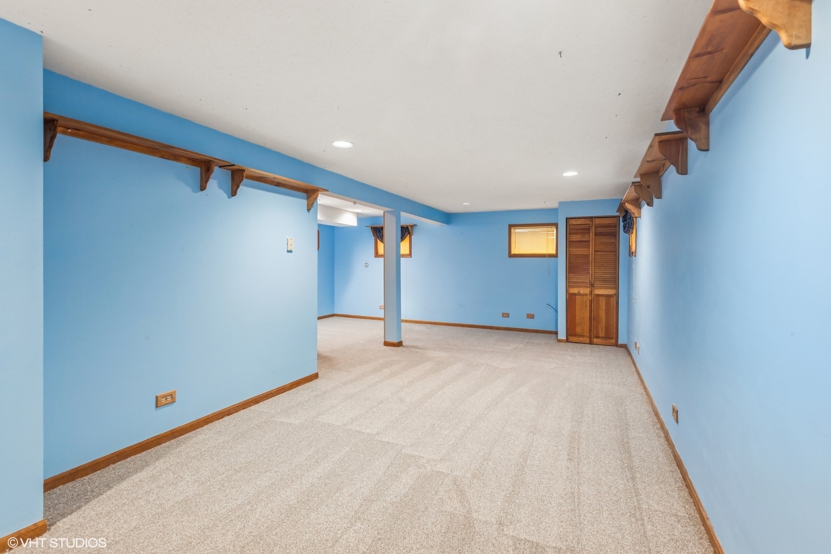 1345 Rose Avenue, Carol Stream, IL 60188