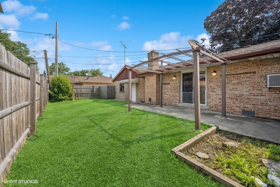 7030 W 91st Street, Bridgeview, IL 60455