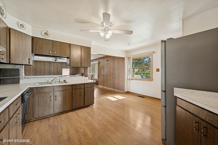 7030 W 91st Street, Bridgeview, IL 60455