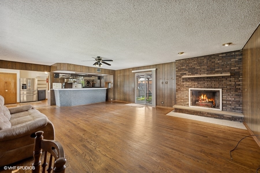 7030 W 91st Street, Bridgeview, IL 60455