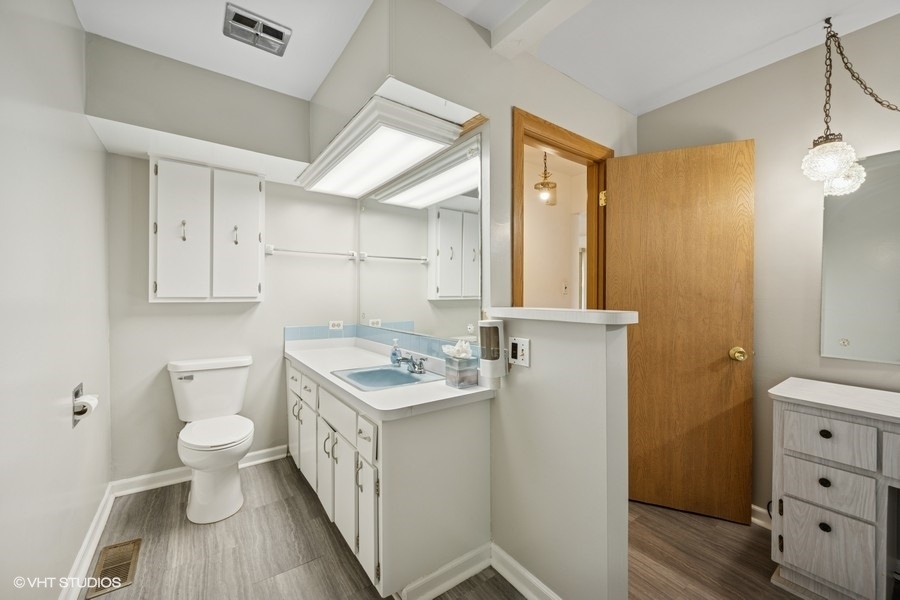 7030 W 91st Street, Bridgeview, IL 60455