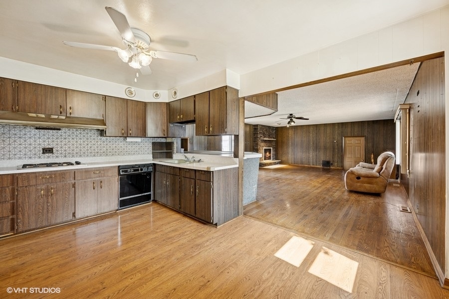 7030 W 91st Street, Bridgeview, IL 60455