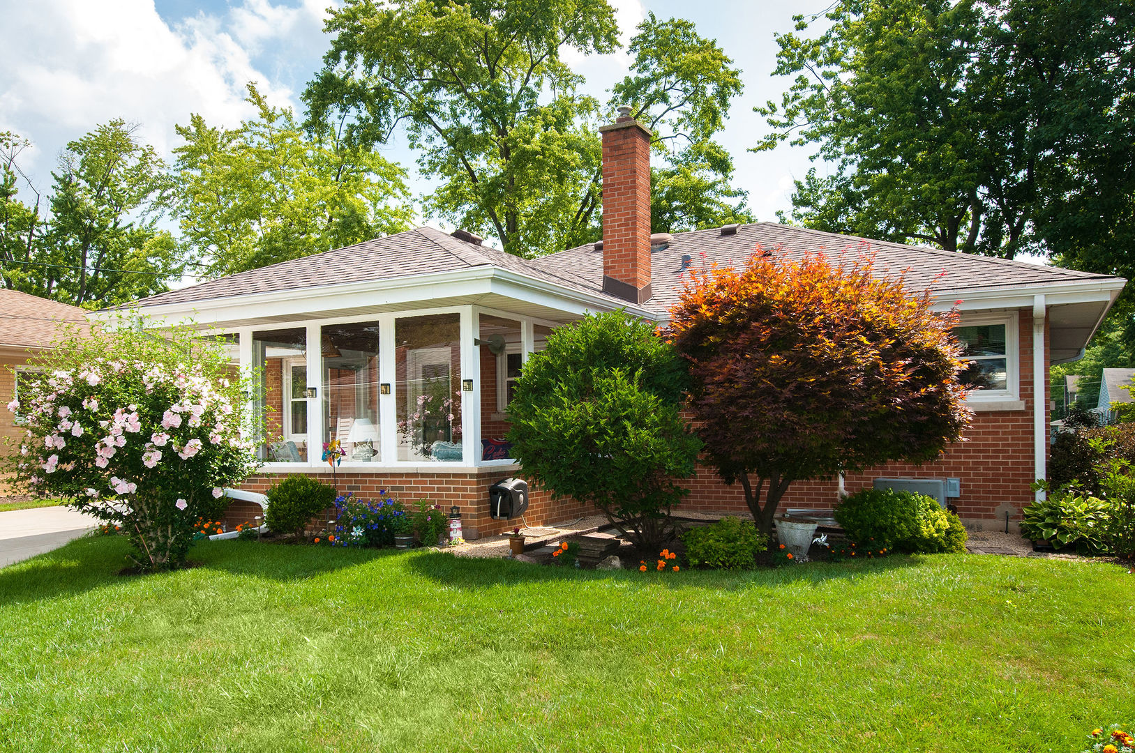 404 N Elmhurst Avenue, Mount Prospect, IL 60056