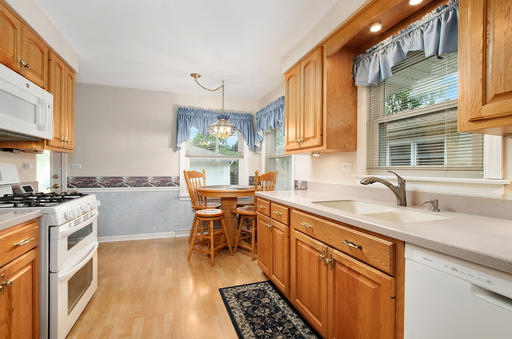 404 N Elmhurst Avenue, Mount Prospect, IL 60056