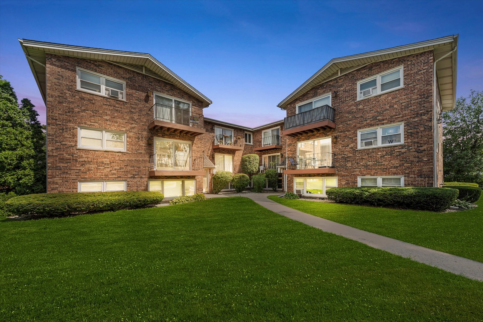 5629 6th Avenue #2A, Countryside, IL 60525