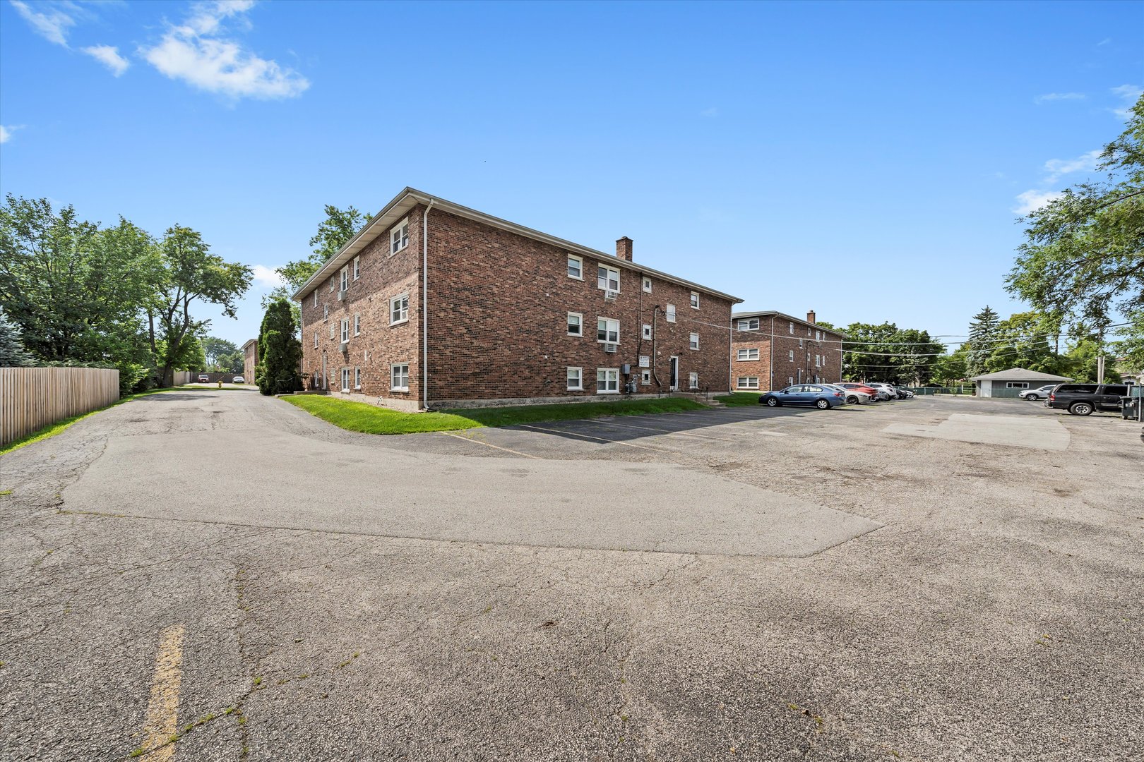 5629 6th Avenue #2A, Countryside, IL 60525