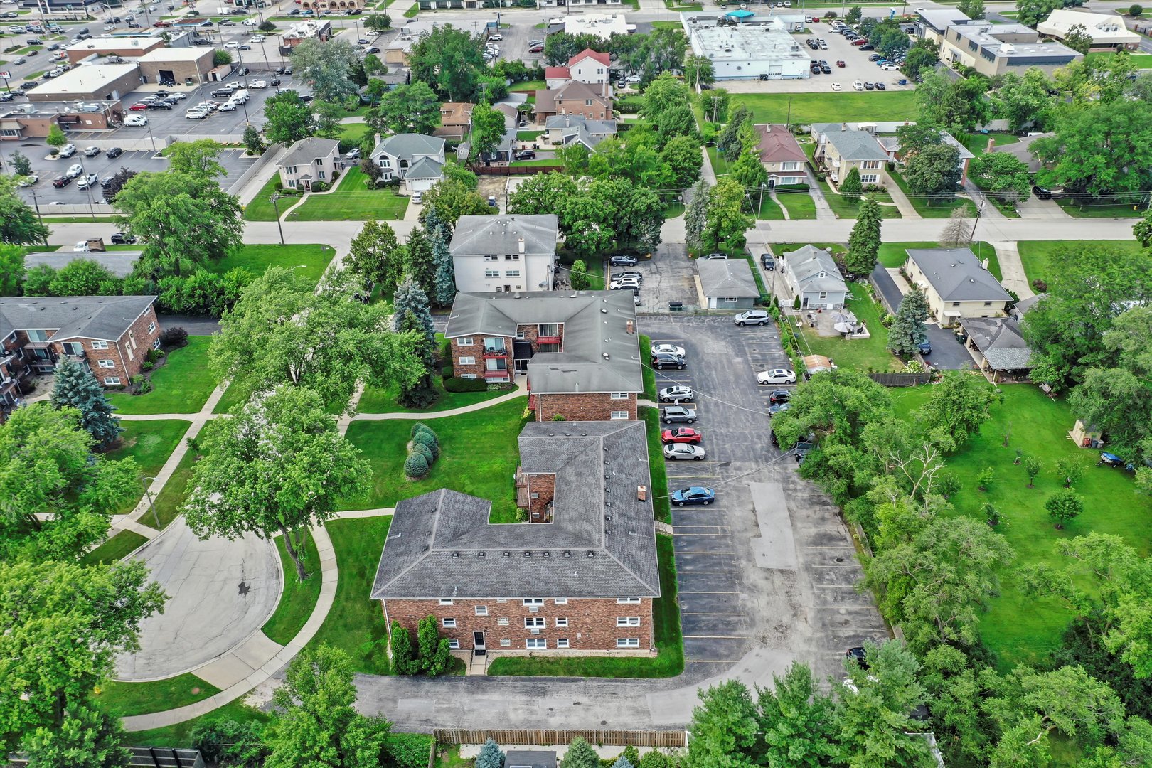 5629 6th Avenue #2A, Countryside, IL 60525