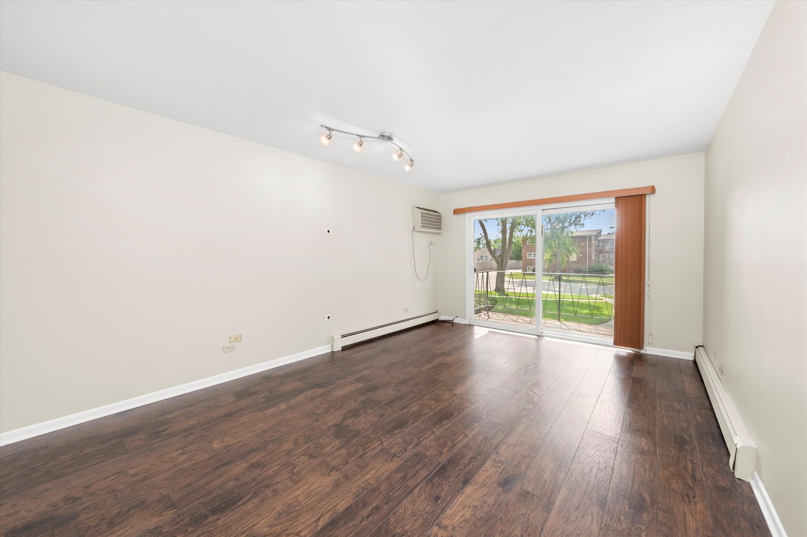 5629 6th Avenue #2A, Countryside, IL 60525