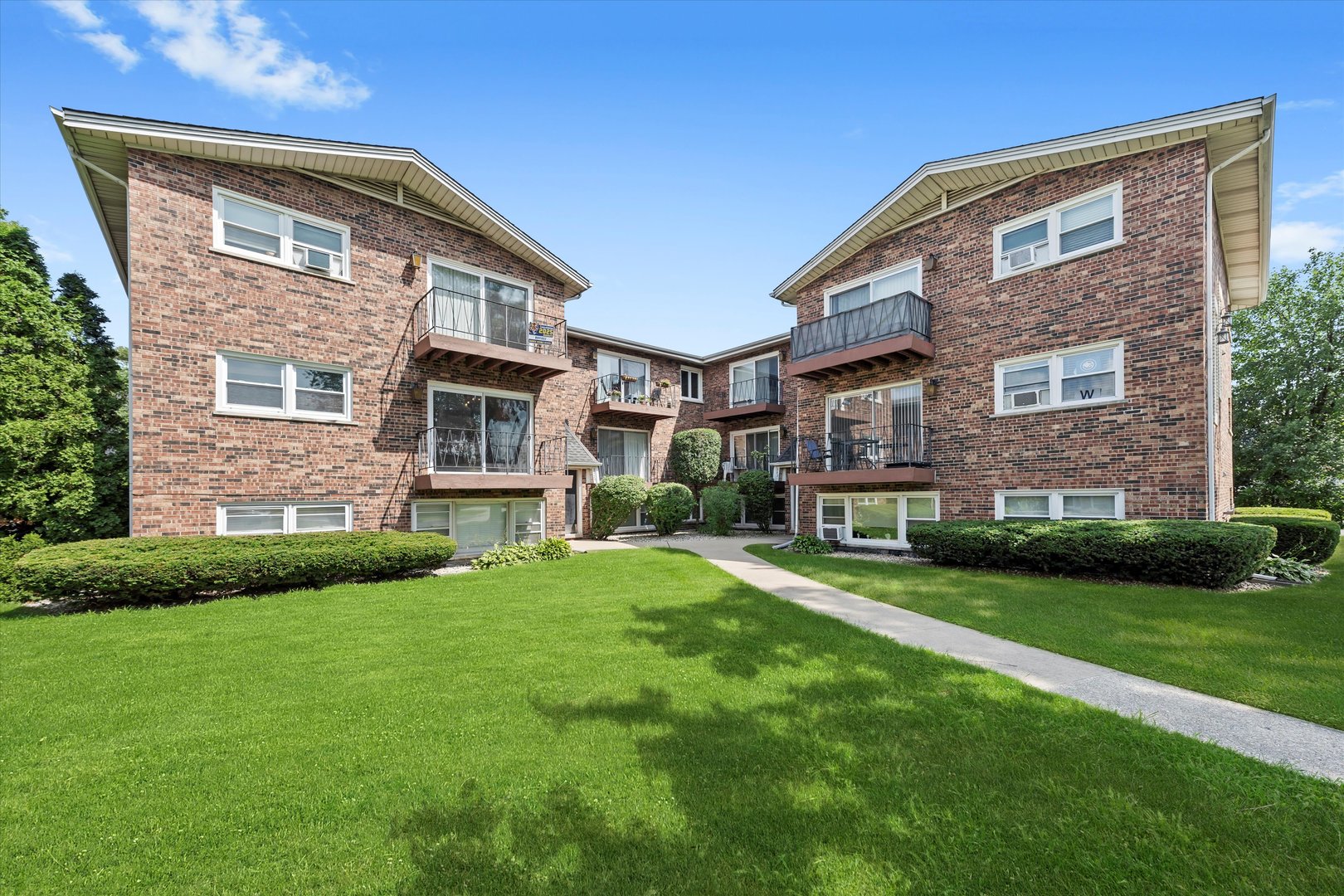 5629 6th Avenue #2A, Countryside, IL 60525