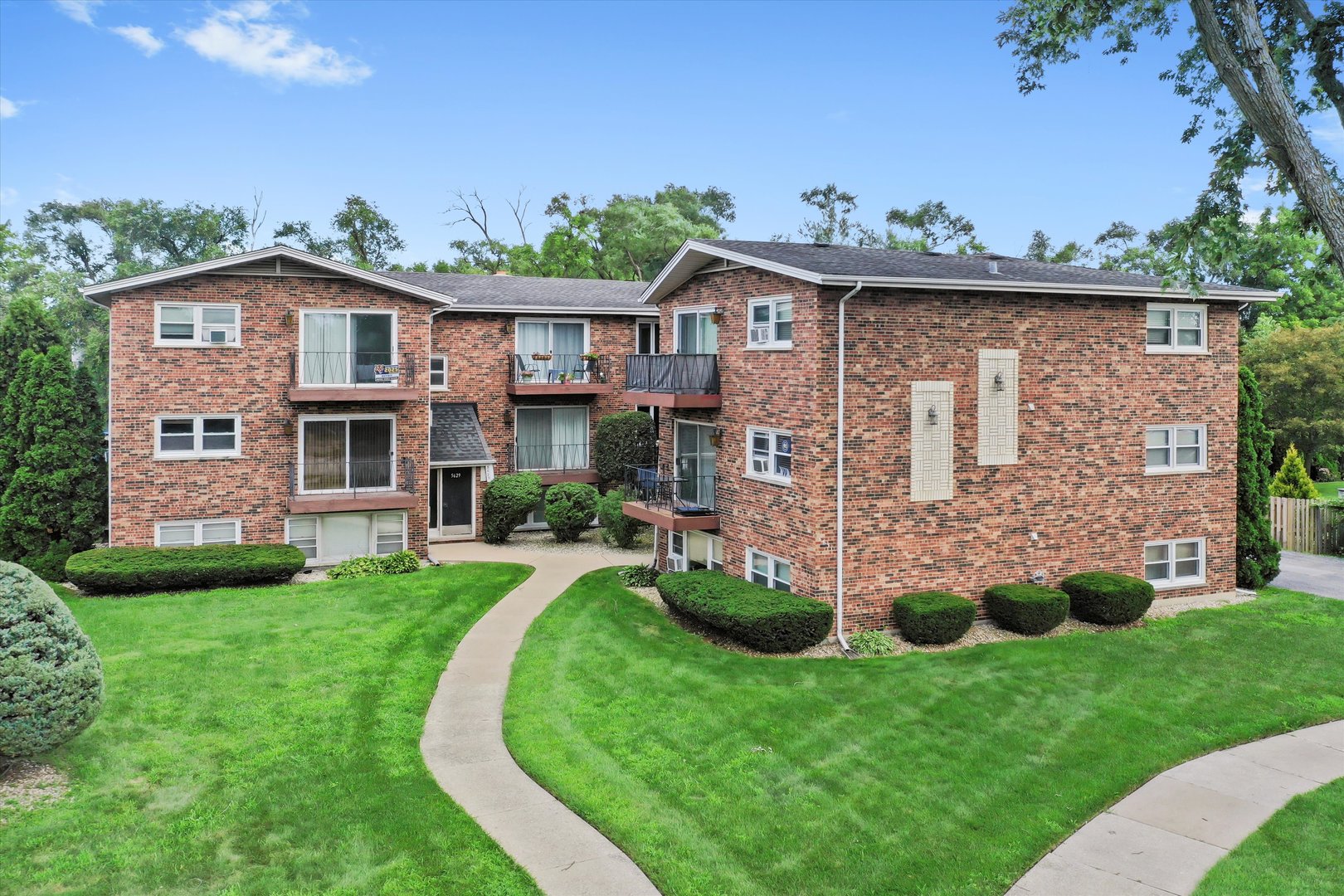 5629 6th Avenue #2A, Countryside, IL 60525