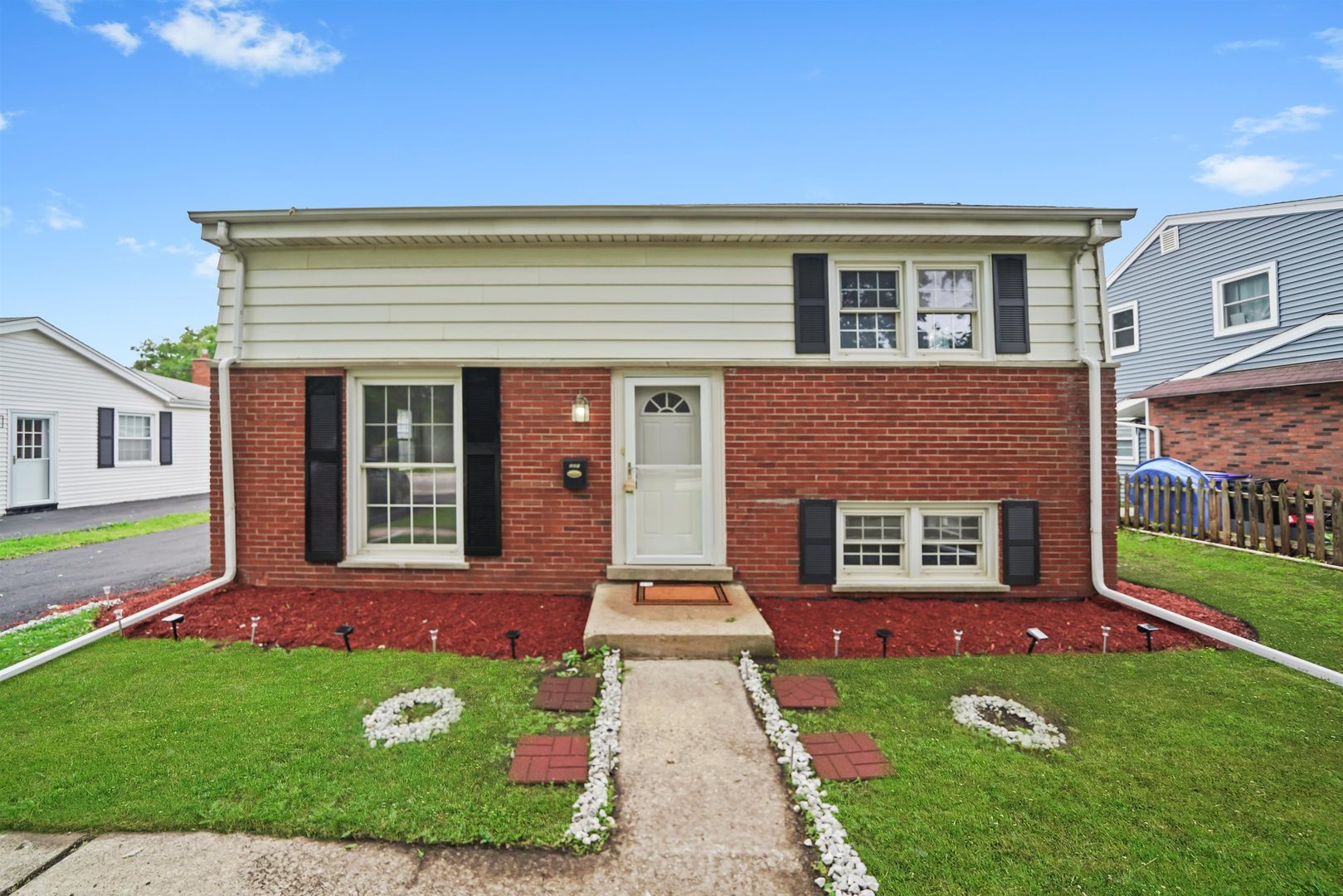 221 S Park Boulevard, Glen Ellyn, IL 60137