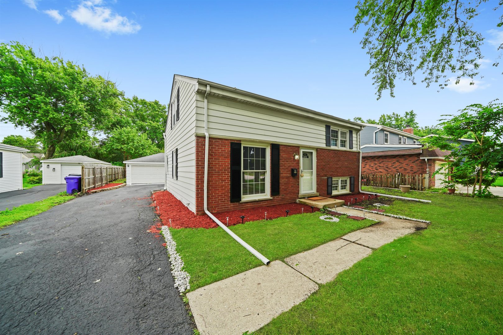 221 S Park Boulevard, Glen Ellyn, IL 60137