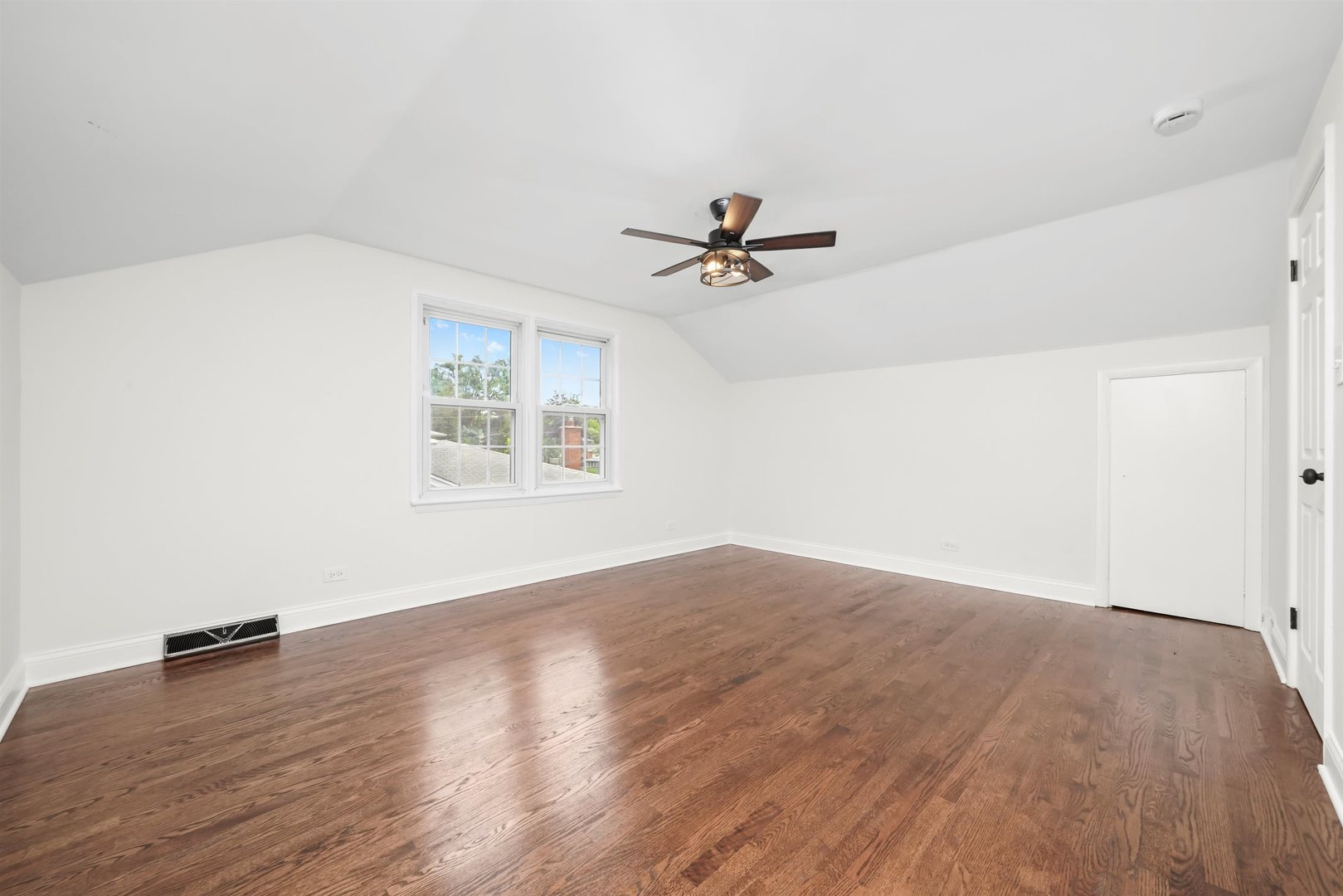 221 S Park Boulevard, Glen Ellyn, IL 60137