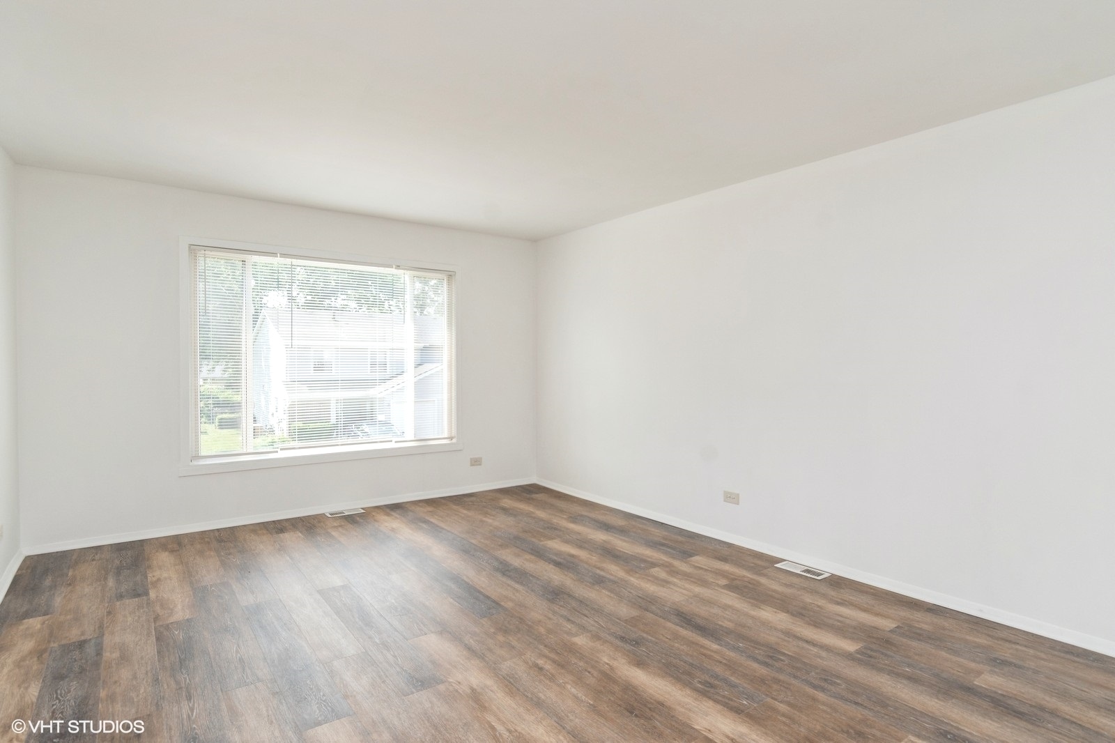 328 Walnut Circle, Bolingbrook, IL 60440