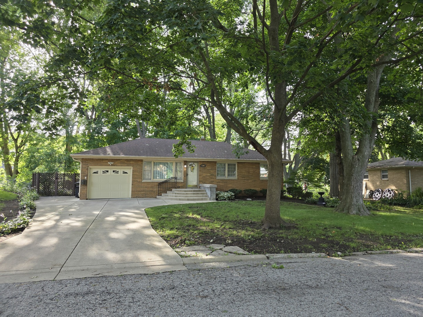 1206 Maplewood Drive, Normal, IL 61761