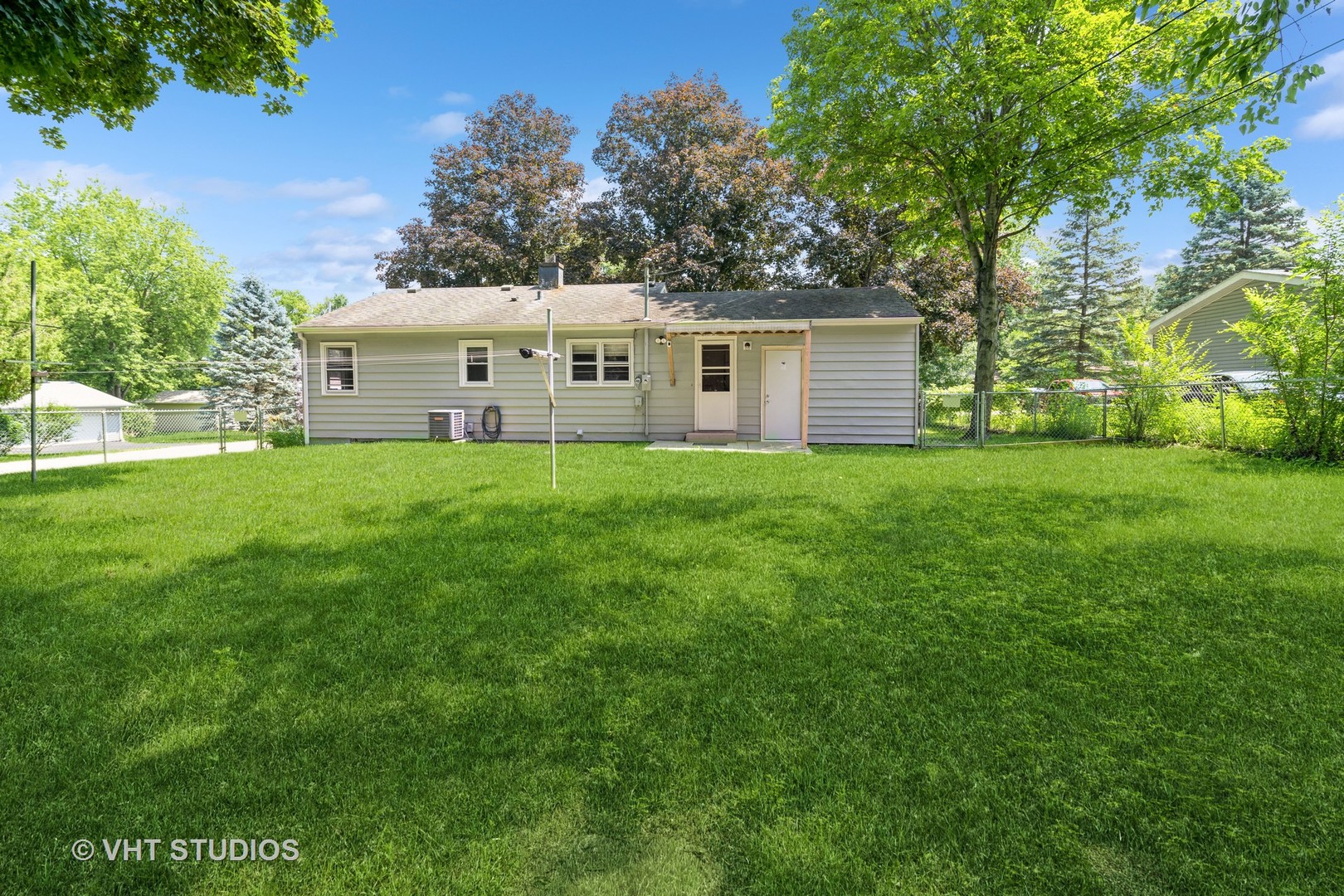 5803 Meadow Hill Lane, McHenry, IL 60050