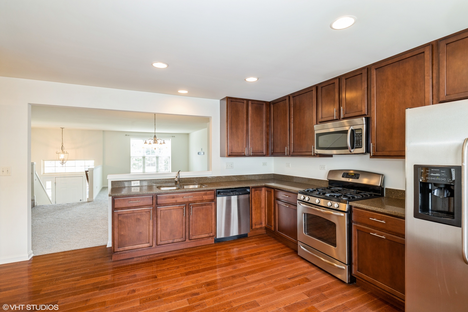3404 Neubauer Circle, Lindenhurst, IL 60046