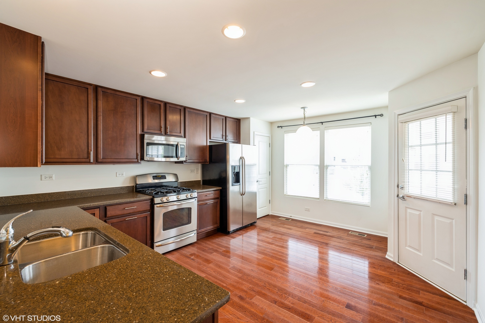 3404 Neubauer Circle, Lindenhurst, IL 60046